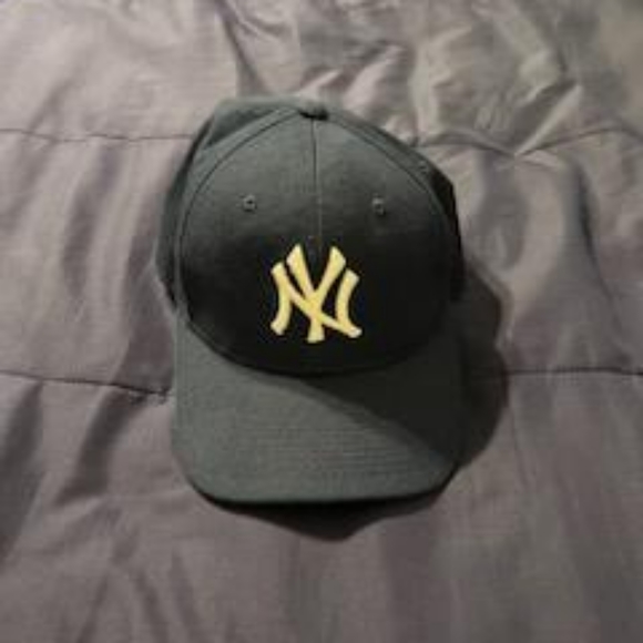 Other - SIZE 7 3/8. NEW YORK YANKEES HAT